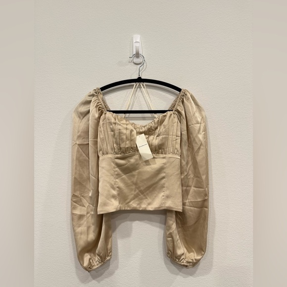 NWT Abercrombie & Fitch Cream Blouse - Picture 3 of 5